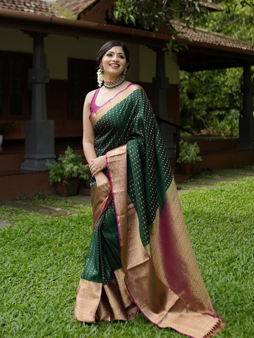 

Caracola Woven Design Zari Art Silk Banarasi Saree, Green