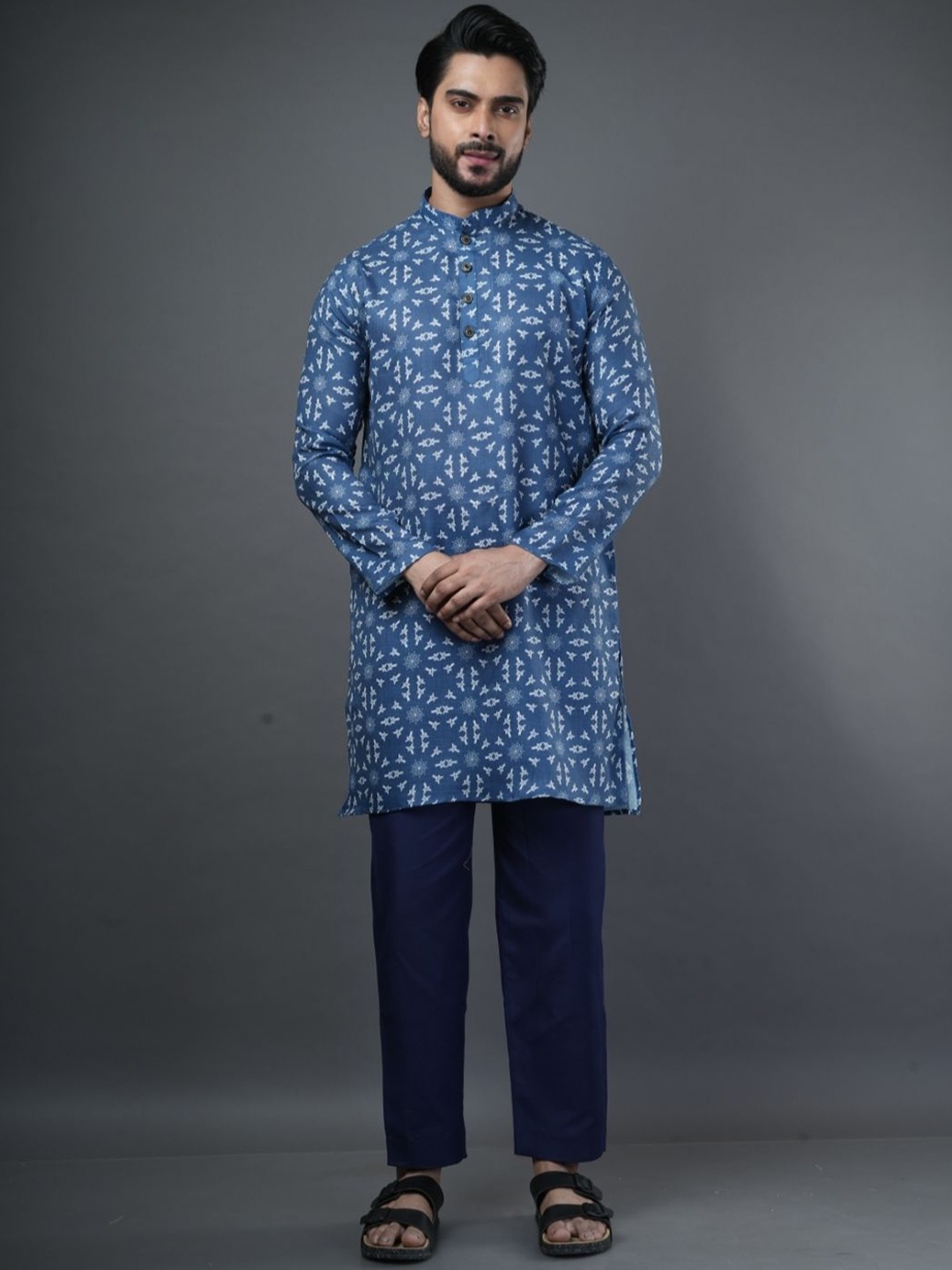

ARYA Men Printed Regular Linen Kurta with Pyjamas, Navy blue