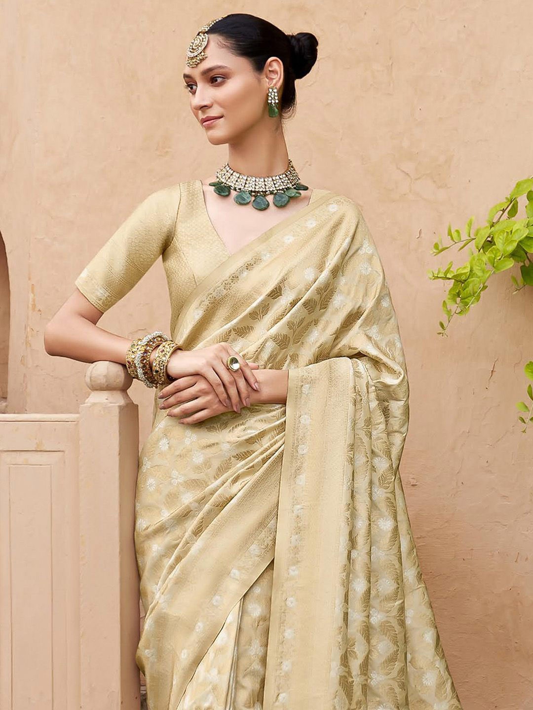 

Anouk Ethnic Motifs Zari Silk Blend Banarasi Saree, Cream