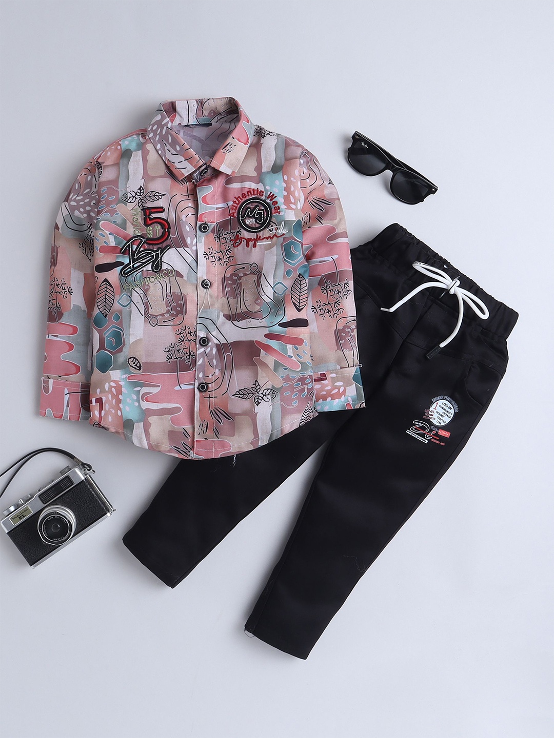 

FOURFOLDS Boys Printed Shirt with Trousers, Pink