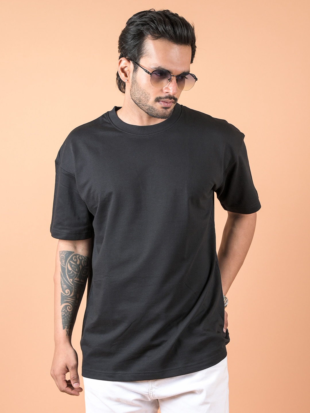 

INDIAN THREADS Men Round Neck Oversized T-shirt, Black