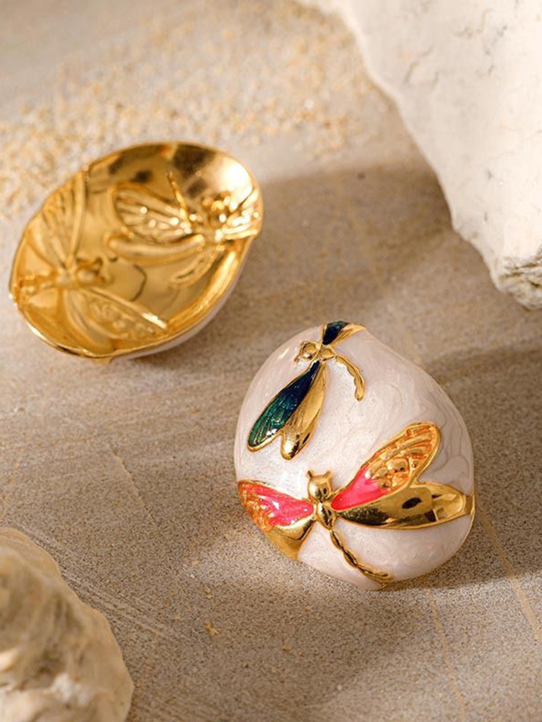 

Just Lil Things Stainless Steel Dragonfly Oval Shaped Studs, White