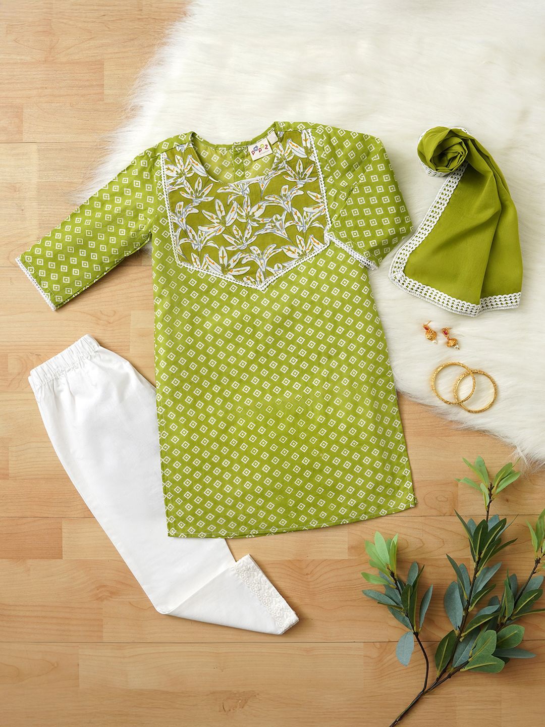 

Desi Soota Girls Ethnic Motifs Printed Regular Pure Cotton Kurti with Trousers & Dupatta, Green