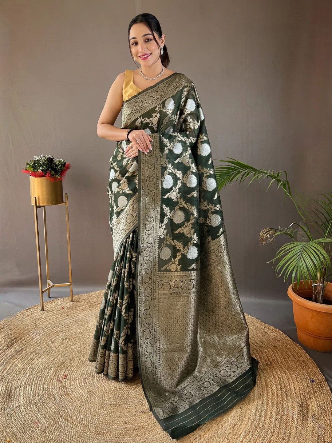 

KALINI Woven Design Zari Silk Blend Banarasi Saree, Green