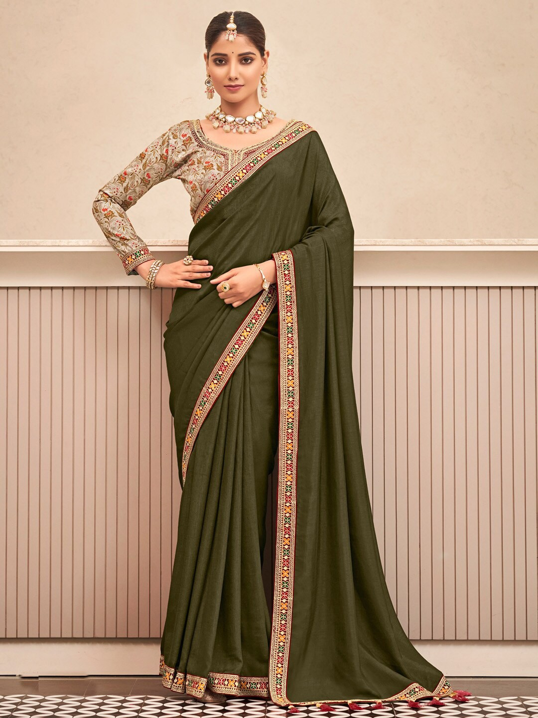 

A.V.M Prints Floral Embroidered Pure Silk Saree, Green