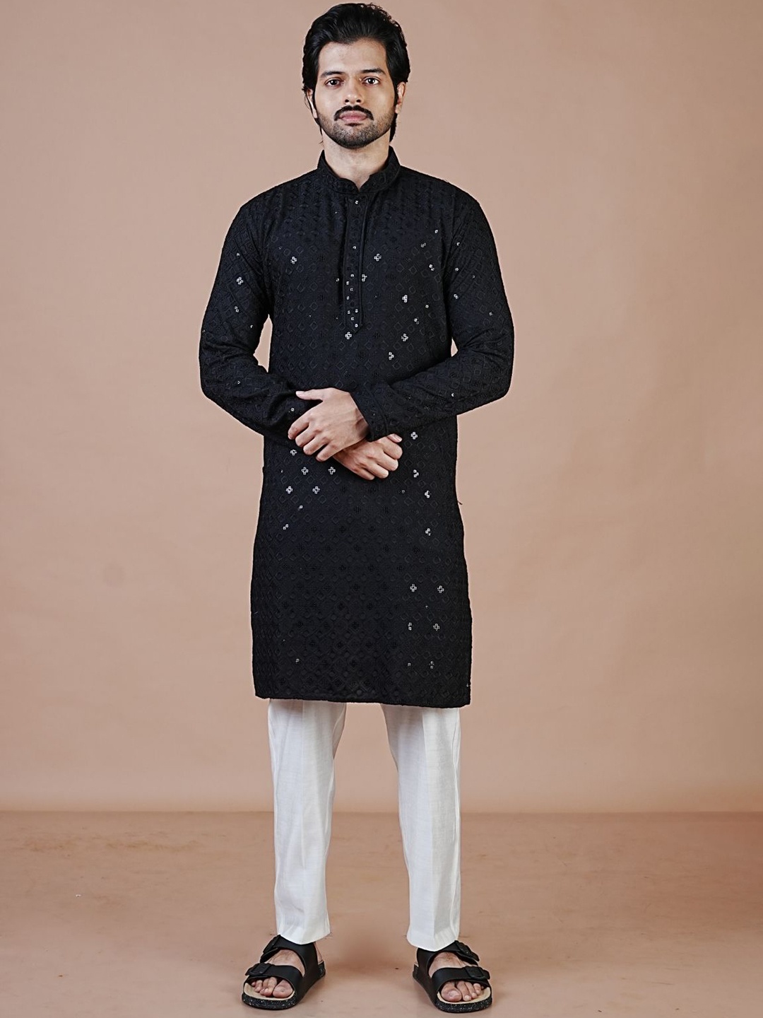 

ARYA Men Embroidered Regular Sequinned Kurta with Pyjamas, Navy blue