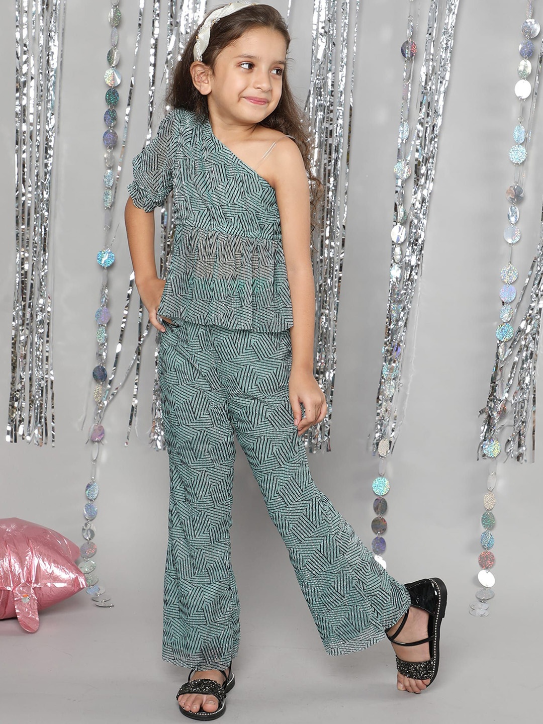 

taffykids Girls Printed One Shoulder Top with Trousers, Green
