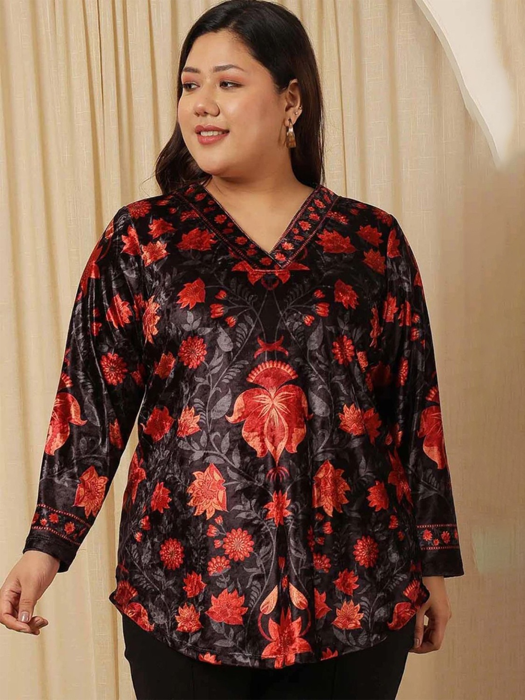

Amydus Floral Print Velvet Top, Black