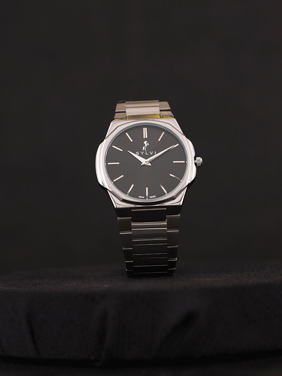 

Sylvi Men Patterned Dial & Stainless Steel Straps Analogue Watch Blad-BLK-silver, Black