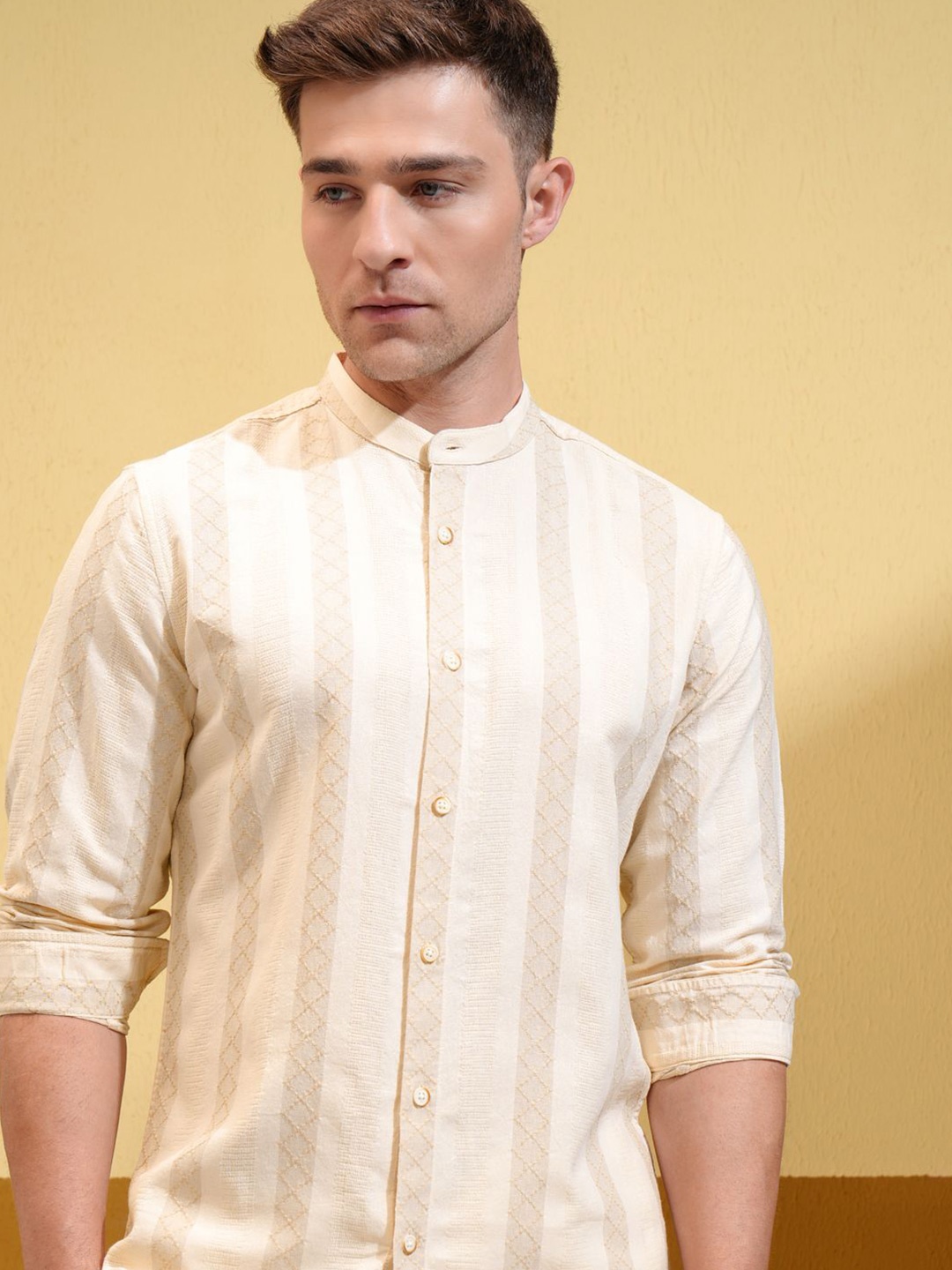 

HIGHLANDER Men Slim Fit Opaque Striped Casual Shirt, Beige