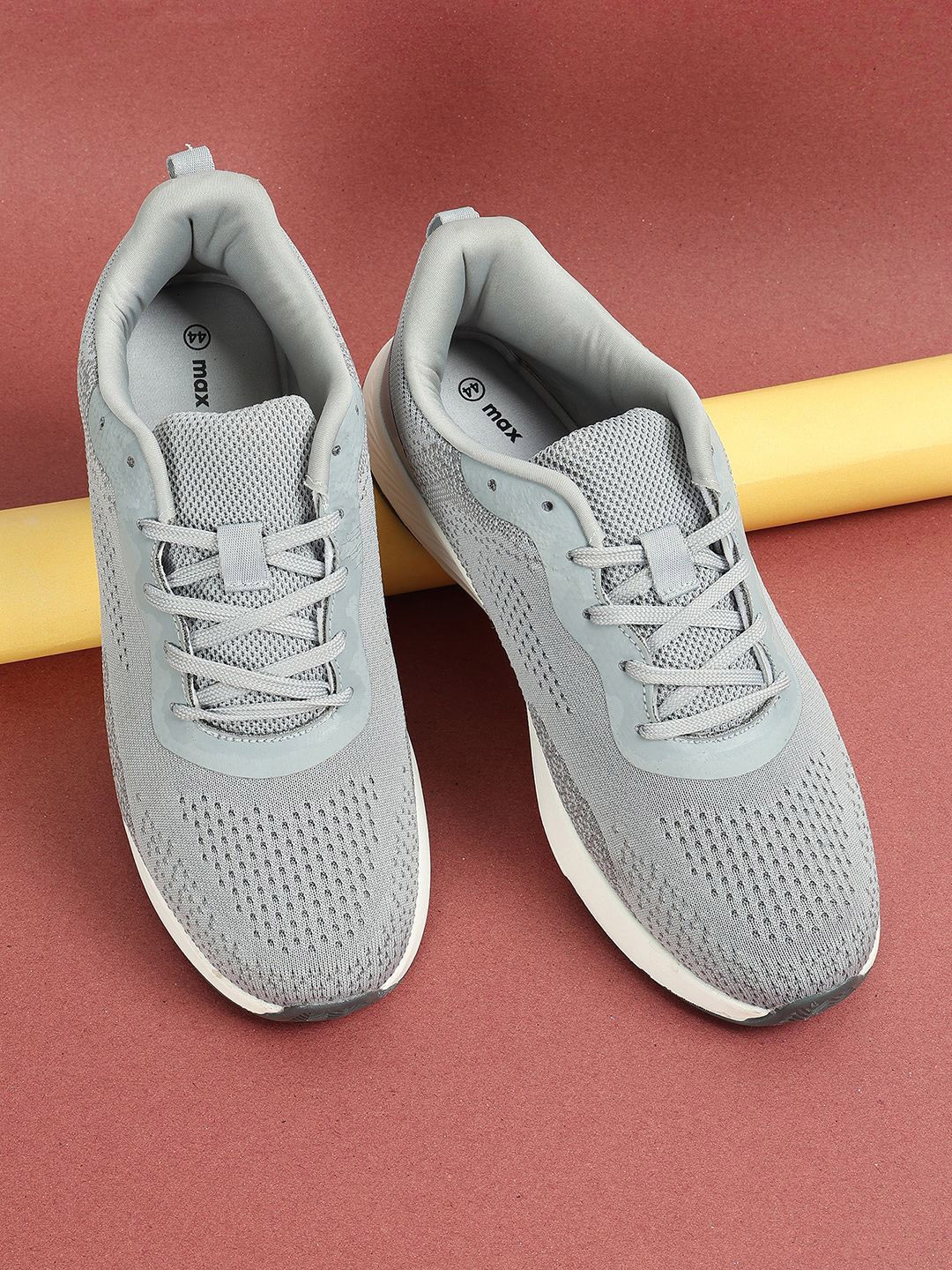 

max Men Walking Shoes, Grey
