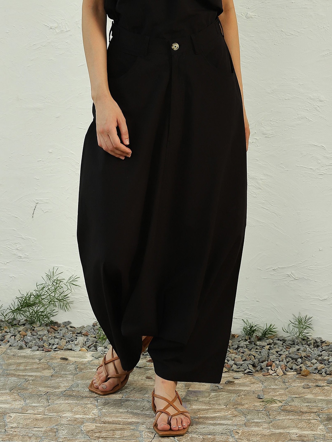

Canoopi Women Relaxed Flared High-Rise Trousers, Black