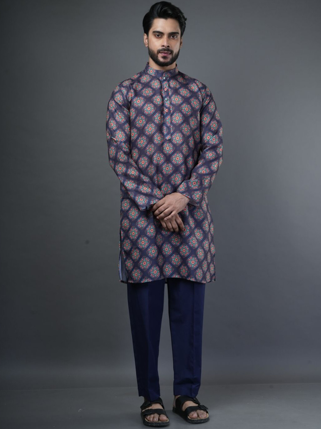 

ARYA Men Printed Regular Linen Kurta with Trousers, Navy blue