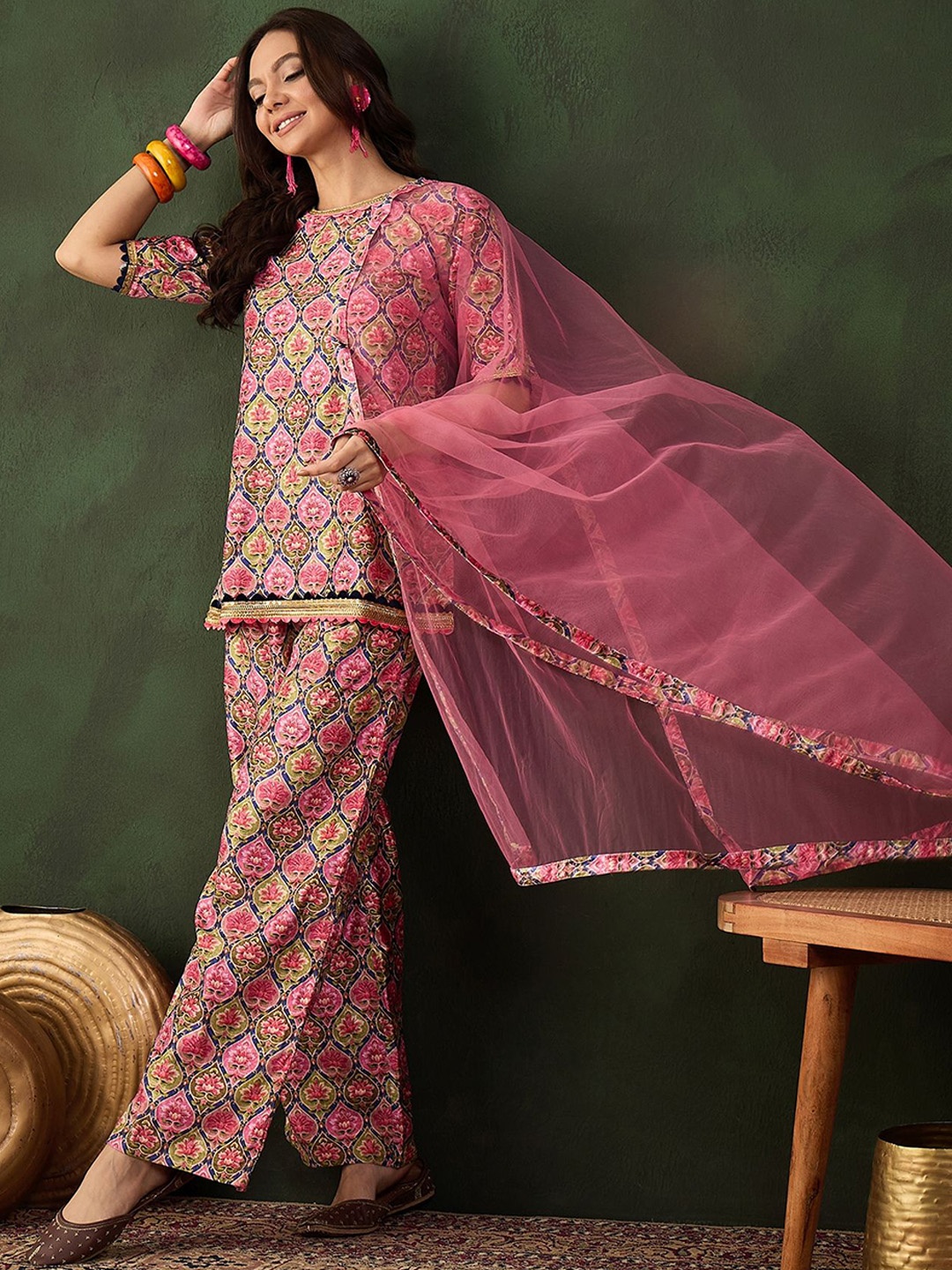 

Sangria Printed Straight Kurta & Trouser With Dupatta, Pink