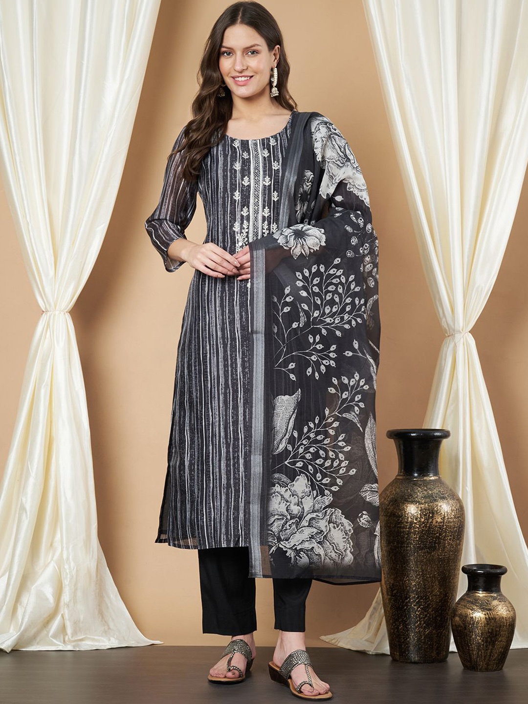 

Label Khoj Women Ethnic Motifs Embroidered Regular Thread Work Chanderi Cotton Kurta with Trousers & With, Black
