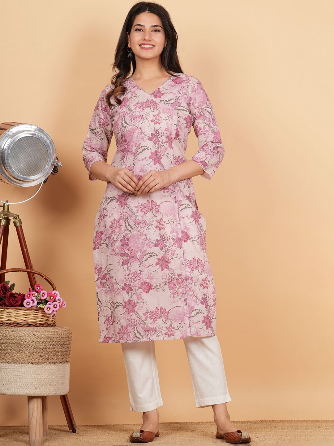 

Vbuyz Floral Printed Angrakha Cotton Straight Kurta, Pink
