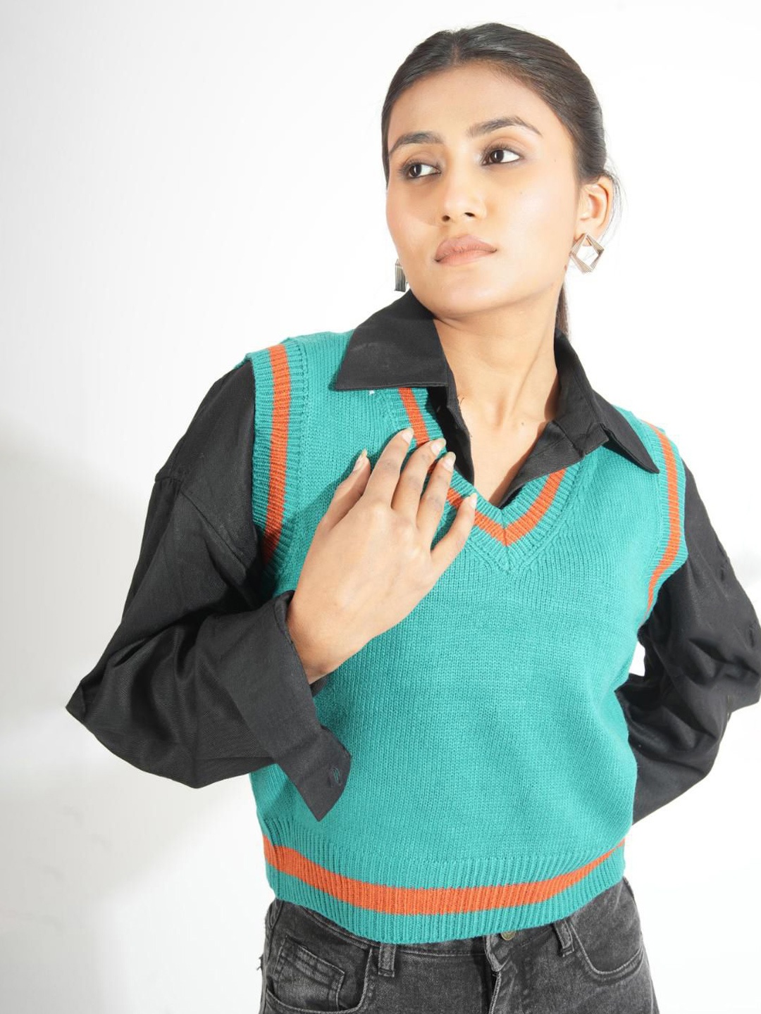 

Kotty Women Colourblocked Crop Pullover, Teal