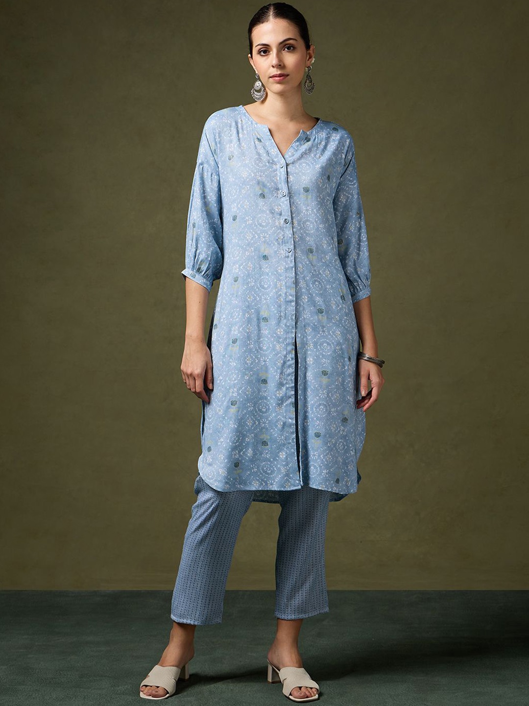 

Saaki Geometric Printed Regular Straight Kurta with Trousers, Blue