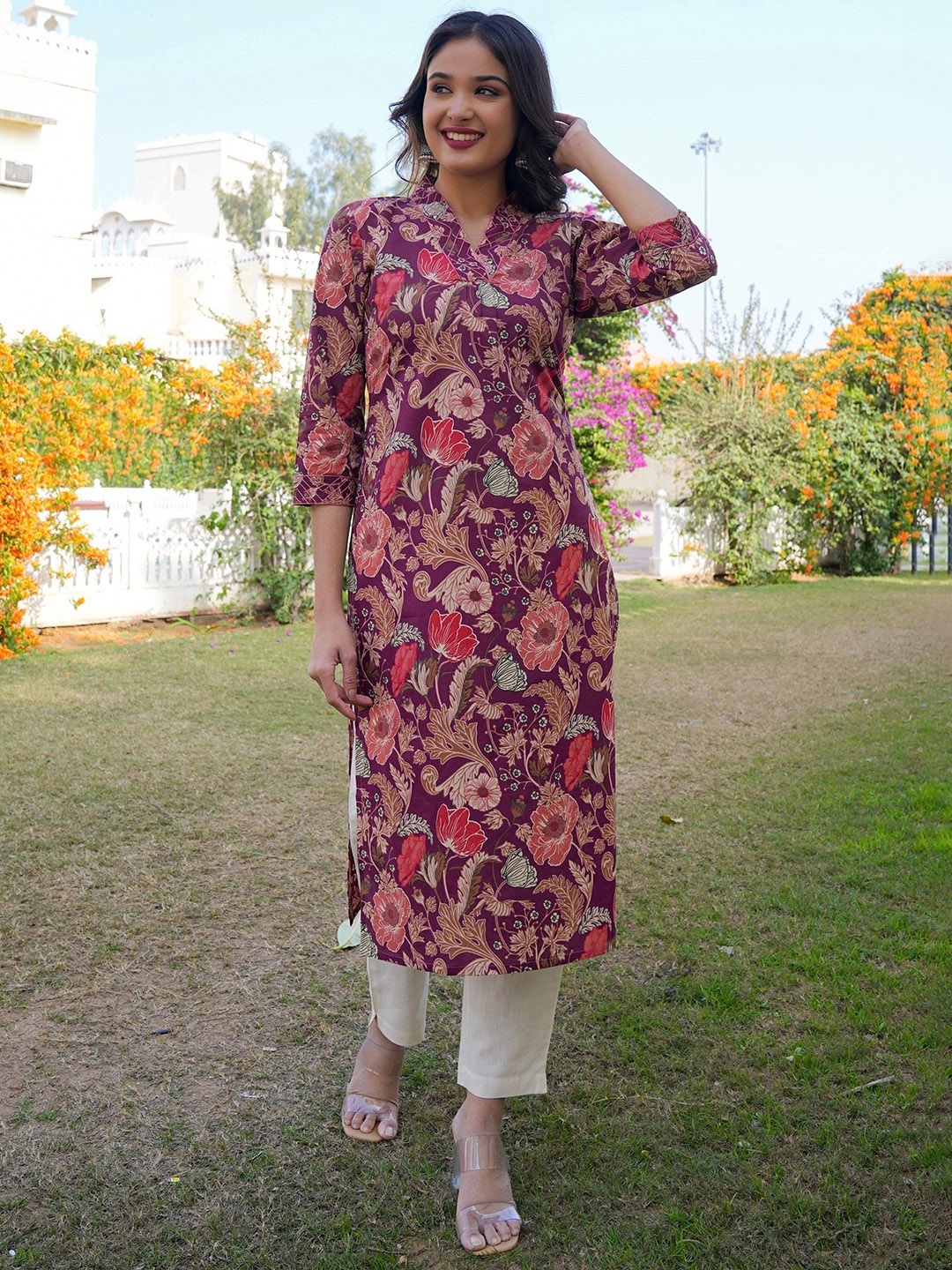 

Vbuyz Floral Printed V-Neck Regular Cotton Straight Kurta, Purple