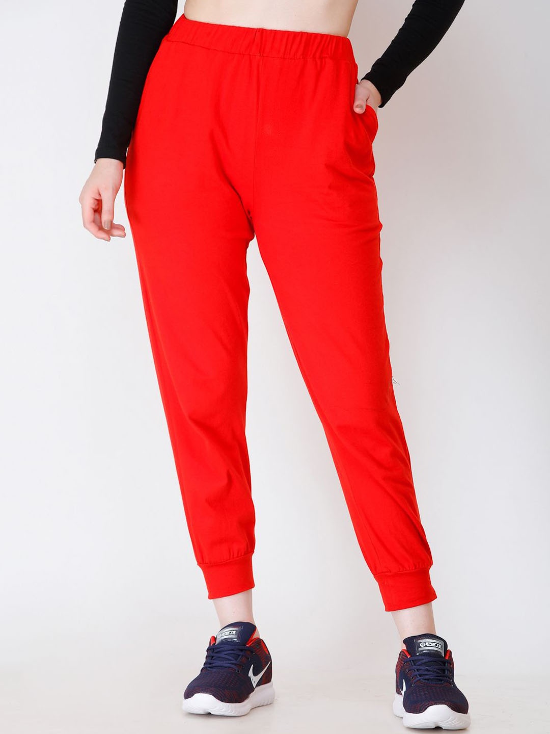 

SCORPIUS Women Mid-Rise Joggers, Red