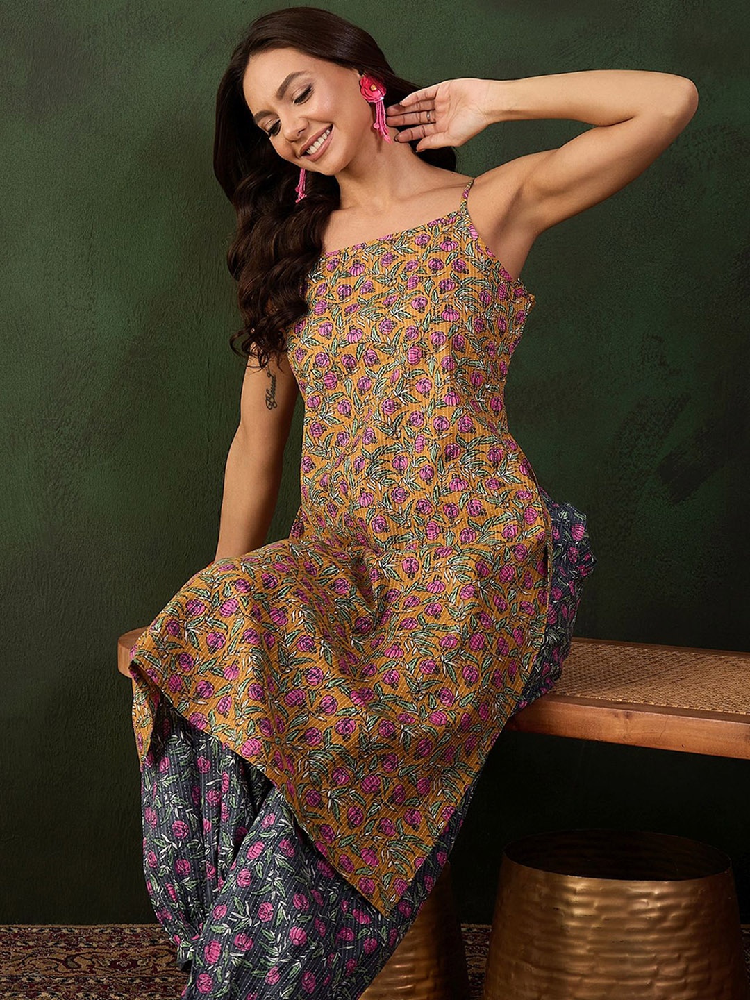 

Sangria Printed Kurta With Trouser, Mustard