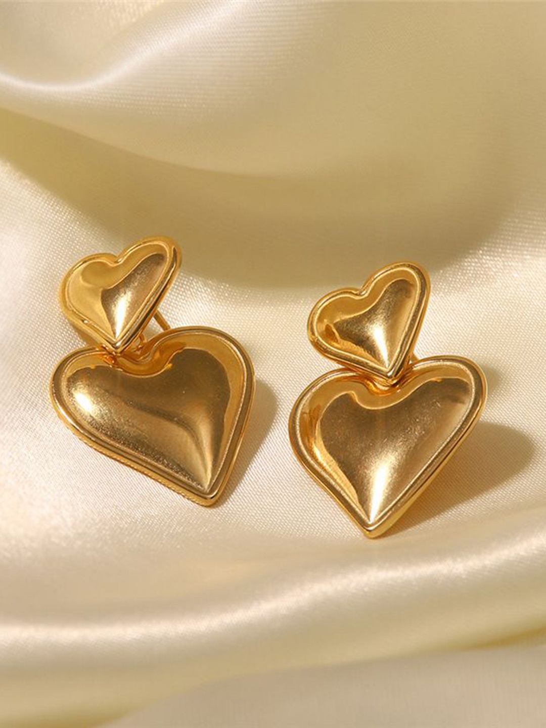 

Just Lil Things Heart Shaped Studs Earrings, Gold