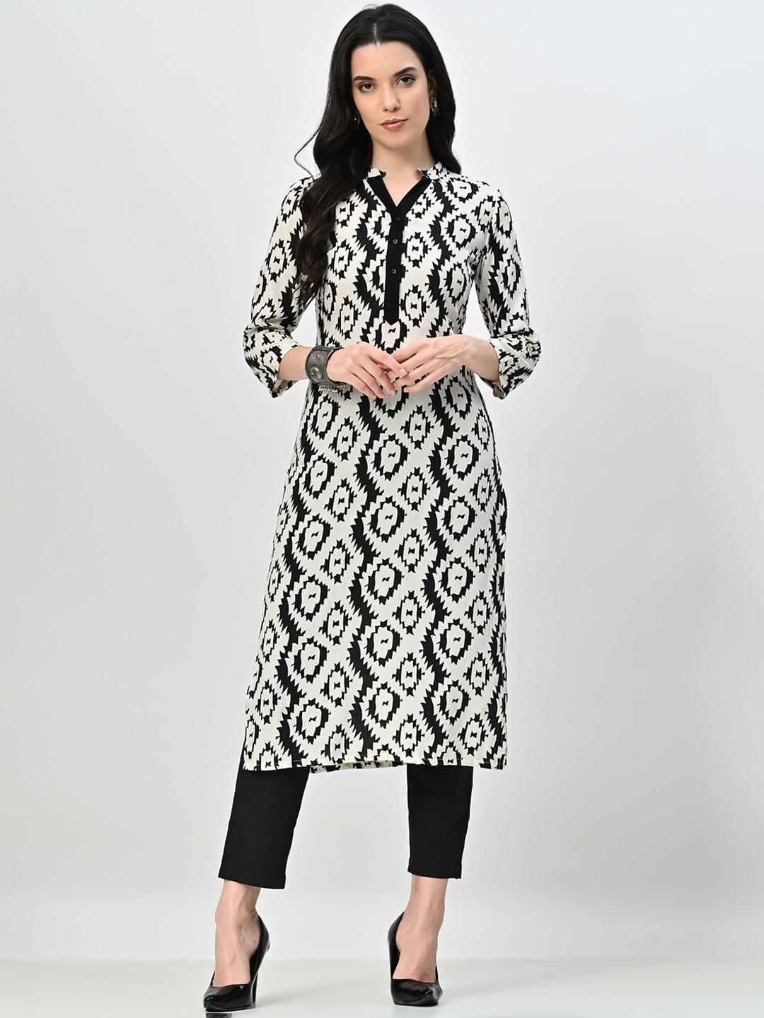 

ALL WAYS YOU Women Floral Printed Regular Kurta with Trousers, Black