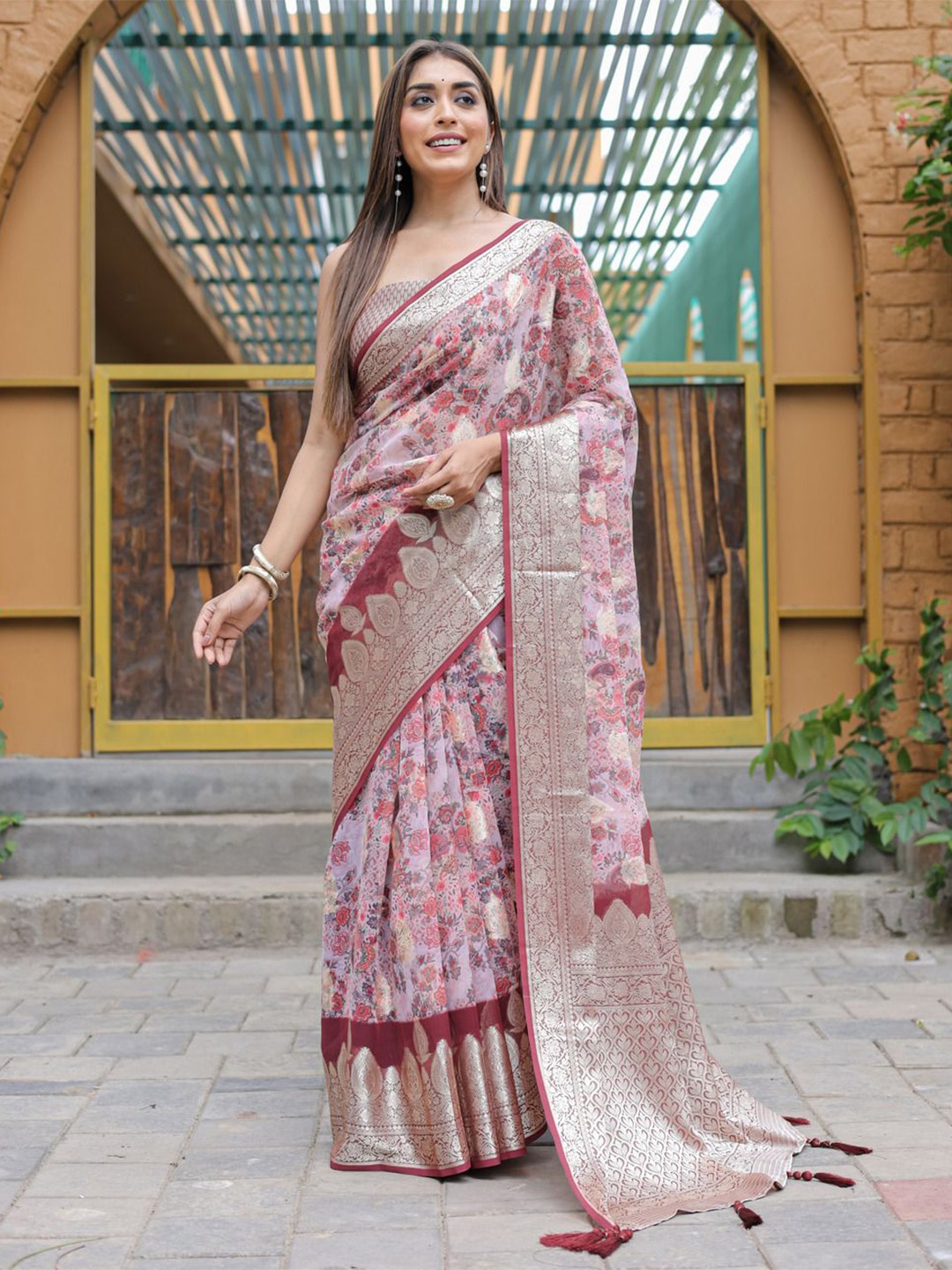 

Anouk Floral Zari Poly Georgette Saree, Pink