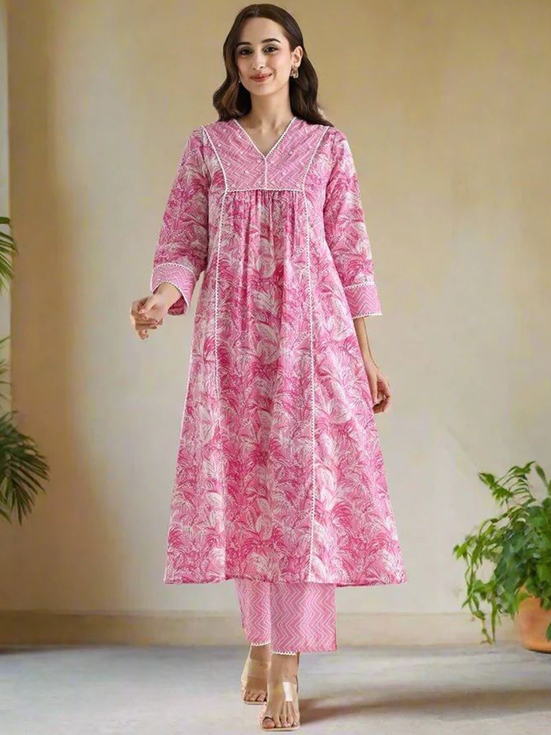 

Ekta Textiles Women Floral Embroidered Regular Kurti with Trousers, Pink