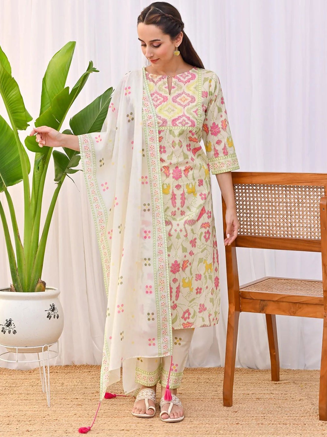 

Ekta Textiles Women Floral Embroidered Regular Kurta with Pyjamas & With Dupatta, Cream