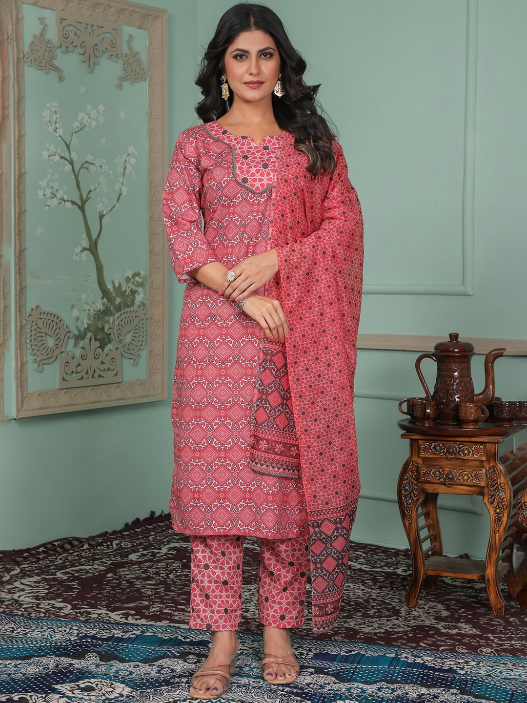 

Ekta Textiles Women Floral Embroidered Regular Kurta with Trousers & With Dupatta, Coral