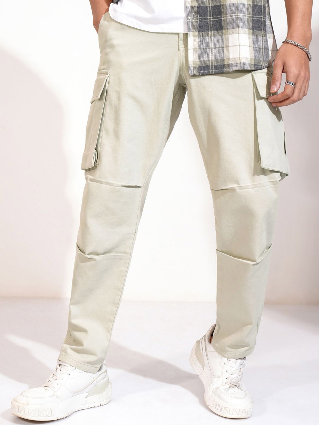 

HIGHLANDER Men Straight Fit Cargos Trousers, Green