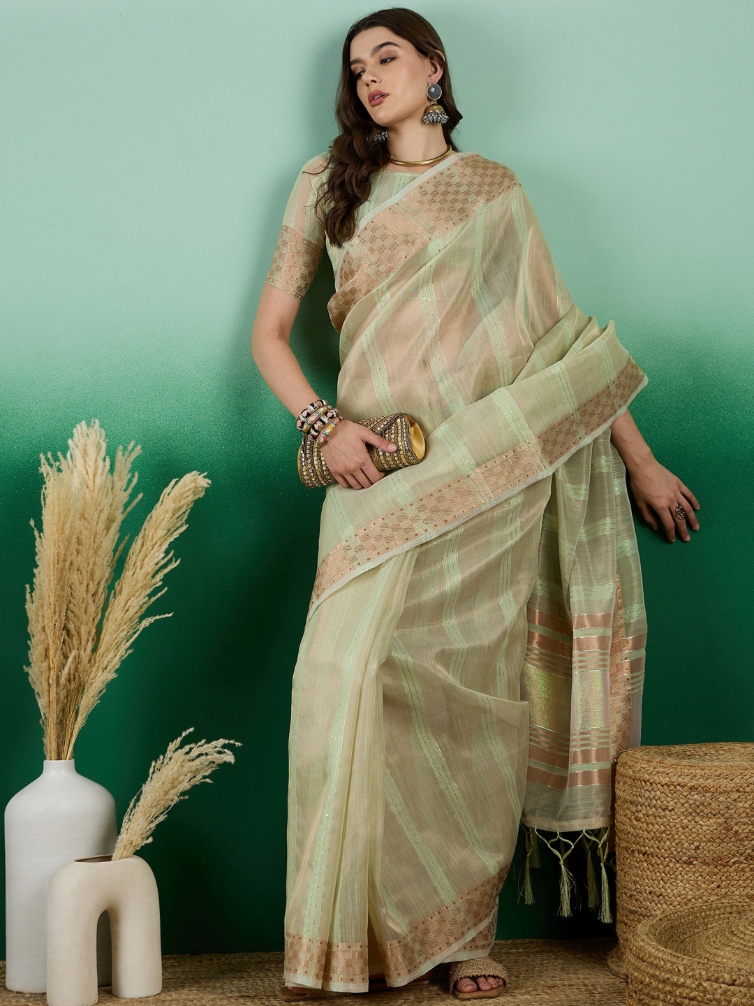 

A.V.M Prints Striped Saree With Blouse Piece, Green