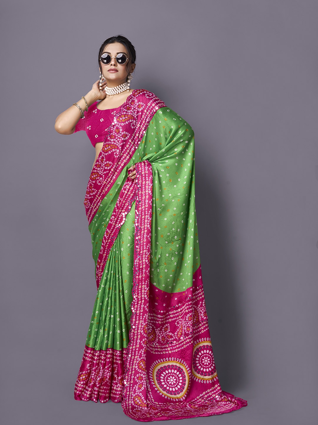 

A.V.M Prints Bandhani Printed Mirror Work Saree, Green