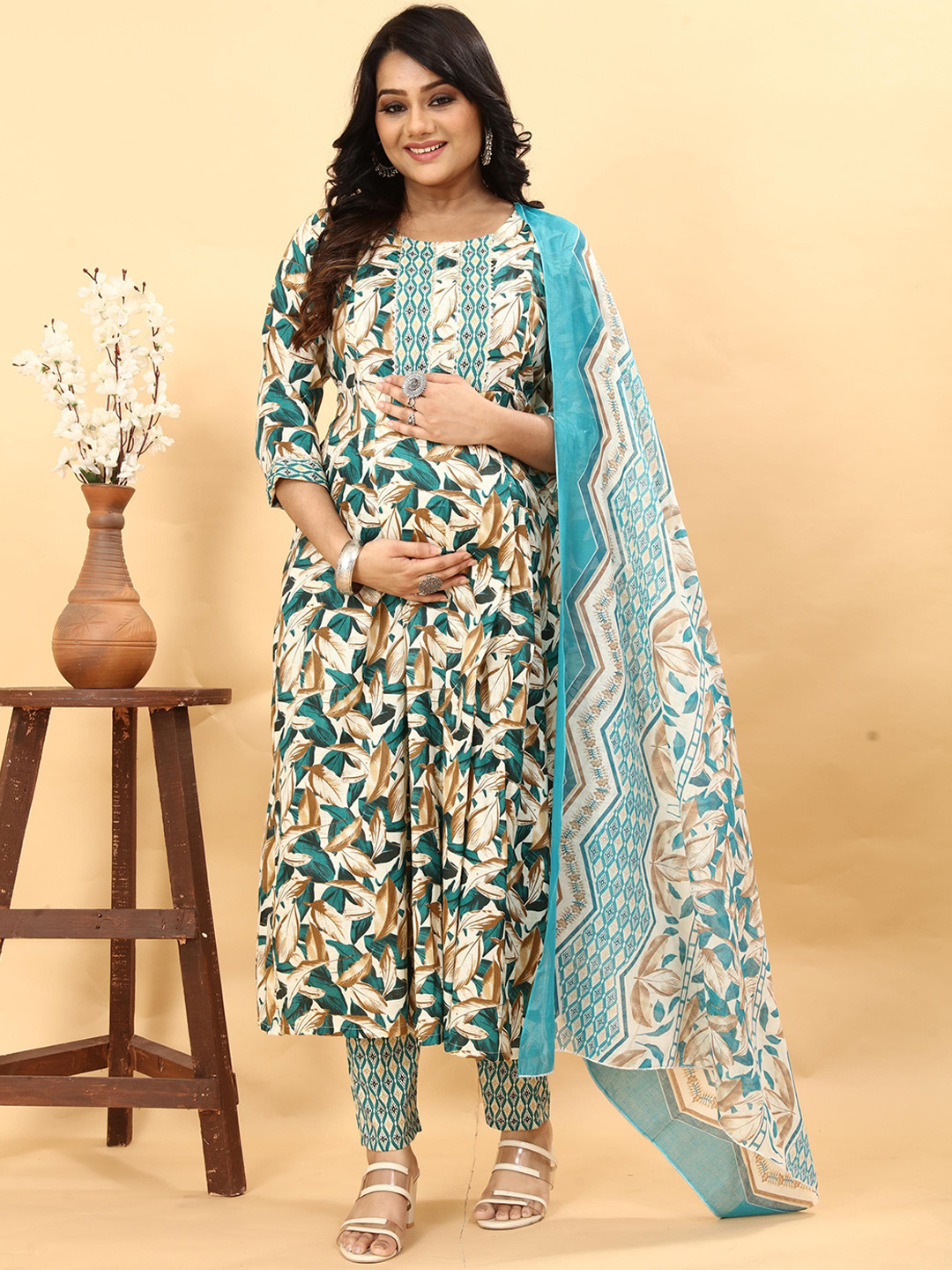 

SKY FAB Women Ethnic Motifs Printed Pleated Gotta Patti Kurta with Trousers & With Dupatta, Green