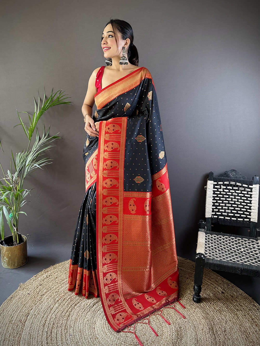 

Mitera Woven Design Zari Silk Blend Banarasi Saree, Black
