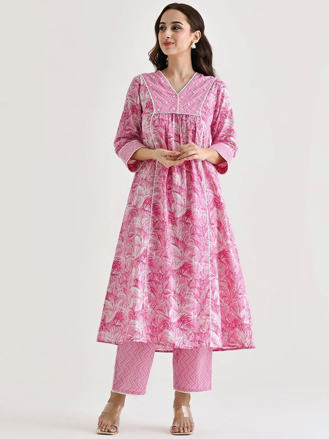 

Divyadham Textiles Women Floral Embroidered Regular Thread Work Kurti with Trousers, Pink