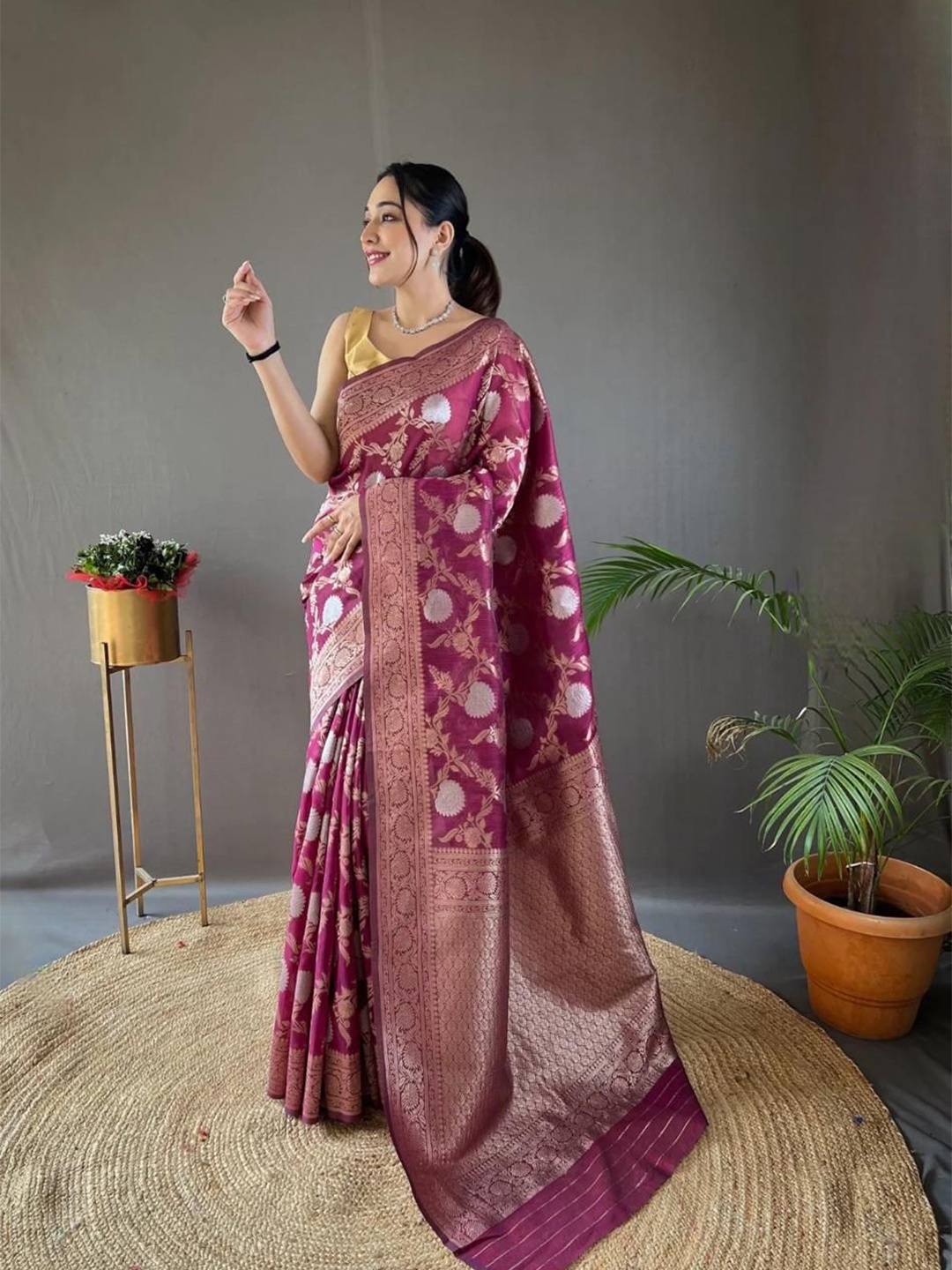 

ZIKARAA Woven Design Zari Pure Silk Saree, Purple