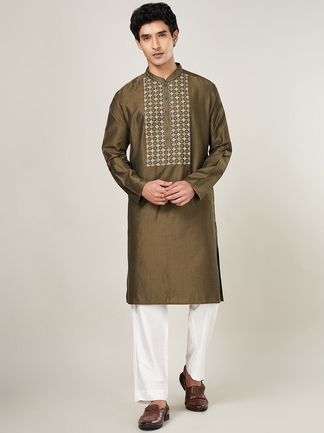 

indus route by Pantaloons Floral Embroidered Mandarin Collar Straight Kurta, Olive