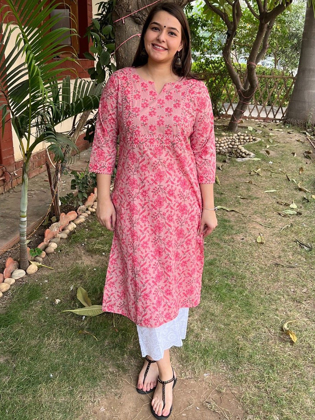 

Sanskritam Floral Printed Notch Neck Straight Cotton Kurta, Pink