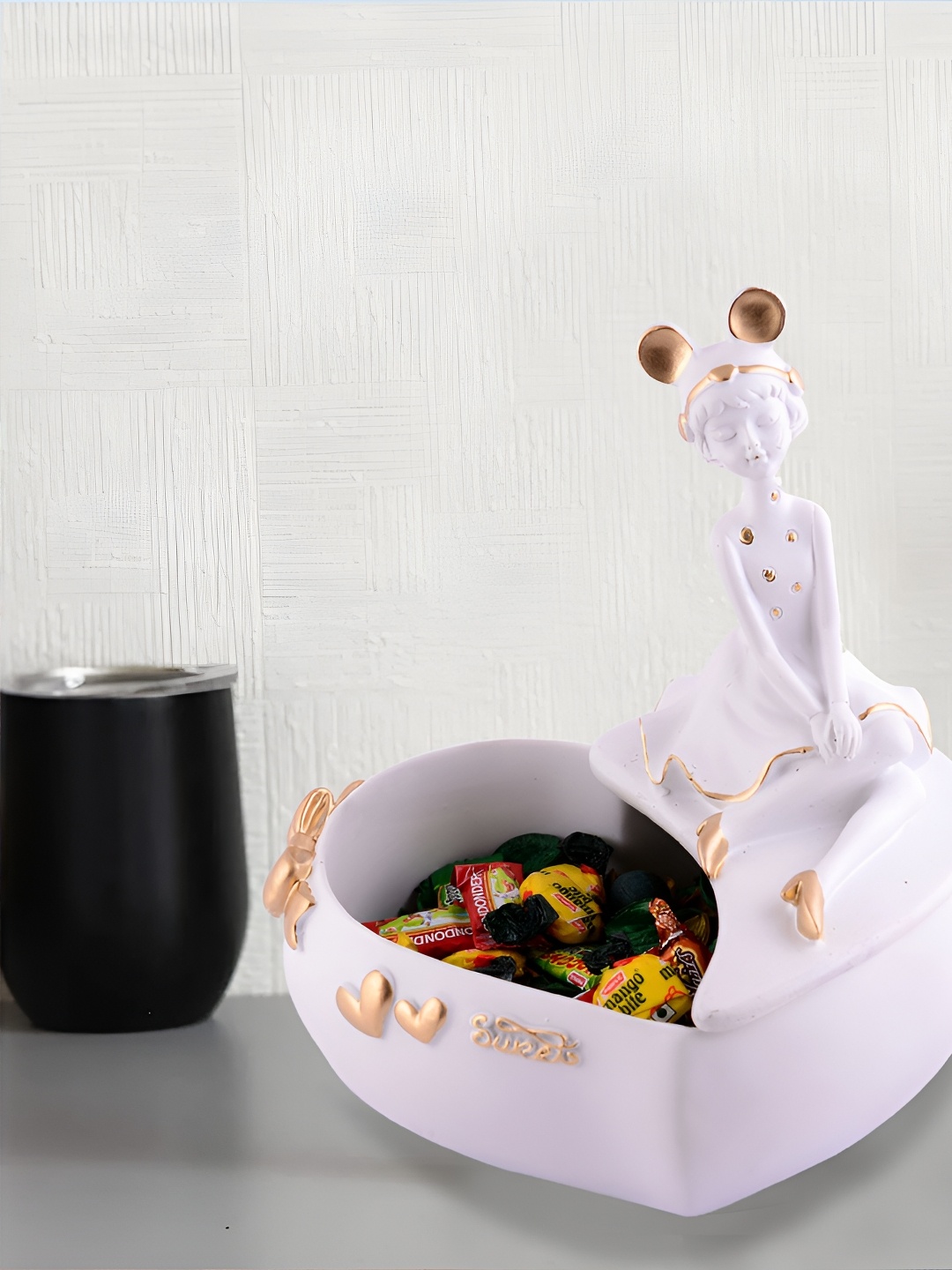 

Zart White Idol Showpiece