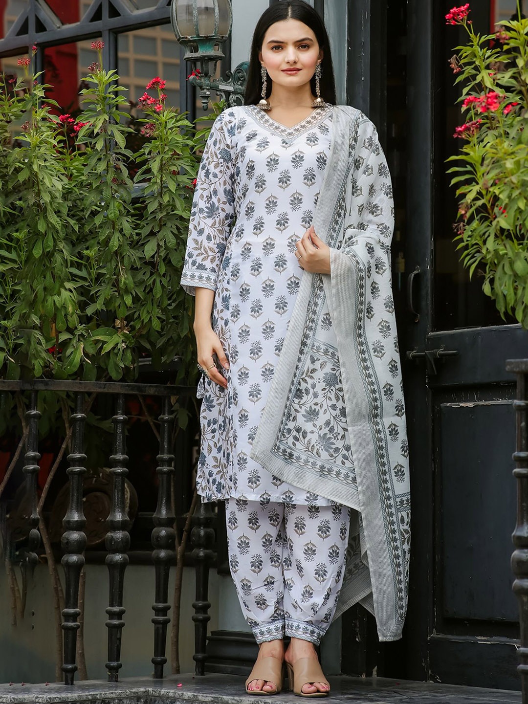 

Divyadham Textiles Women Floral Printed Regular Kurti with Dhoti Pants & With Dupatta, Grey