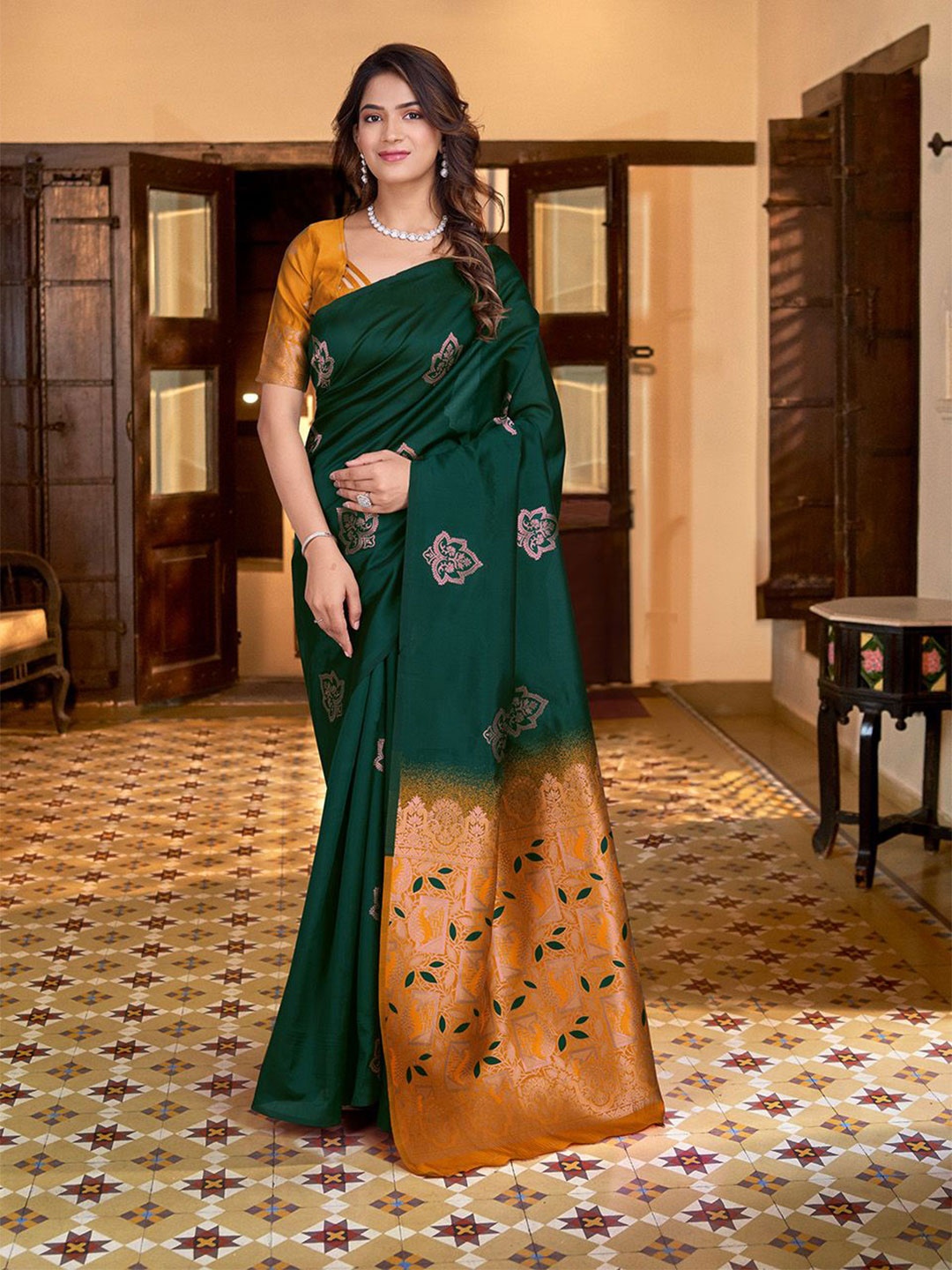 

ZIKARAA Woven Design Zari Pure Silk Saree, Green