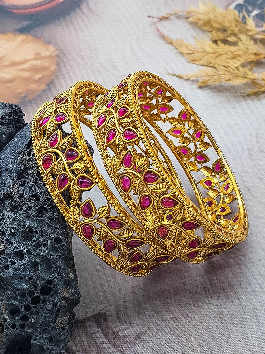 

GRIIHAM Set Of 2 Gold-Plated AD-Studded Bangles