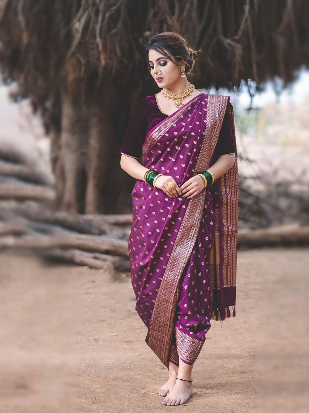 

KALINI Woven Design Zari Silk Blend Banarasi Saree, Magenta