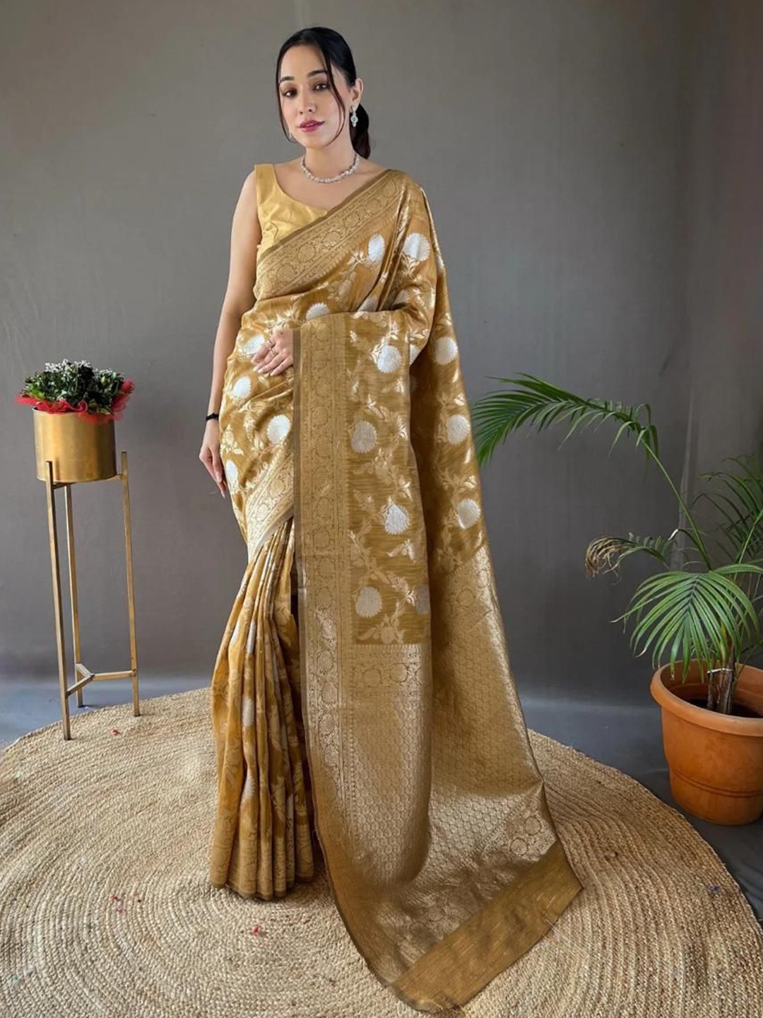 

ZIKARAA Woven Design Zari Pure Silk Kanjeevaram Saree, Yellow