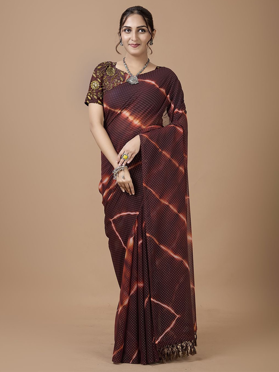 

A.V.M Prints Tie and Dye Printed Saree, Maroon