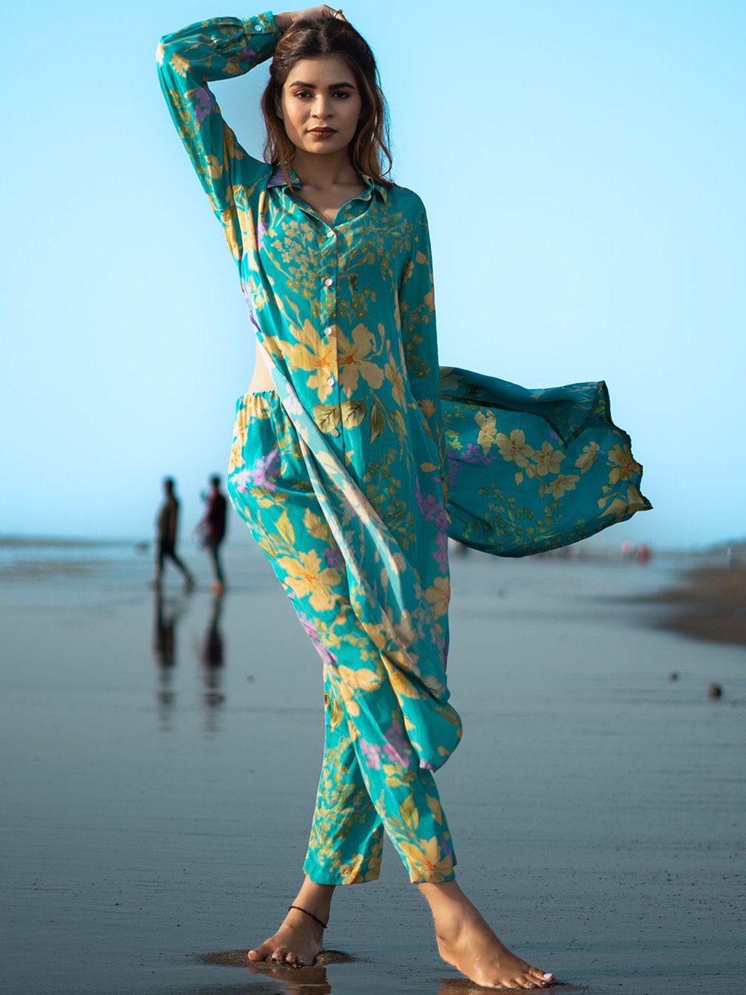 

EARTH O FAB Women Floral Printed Regular Silk Crepe Kurta with Trousers, Green