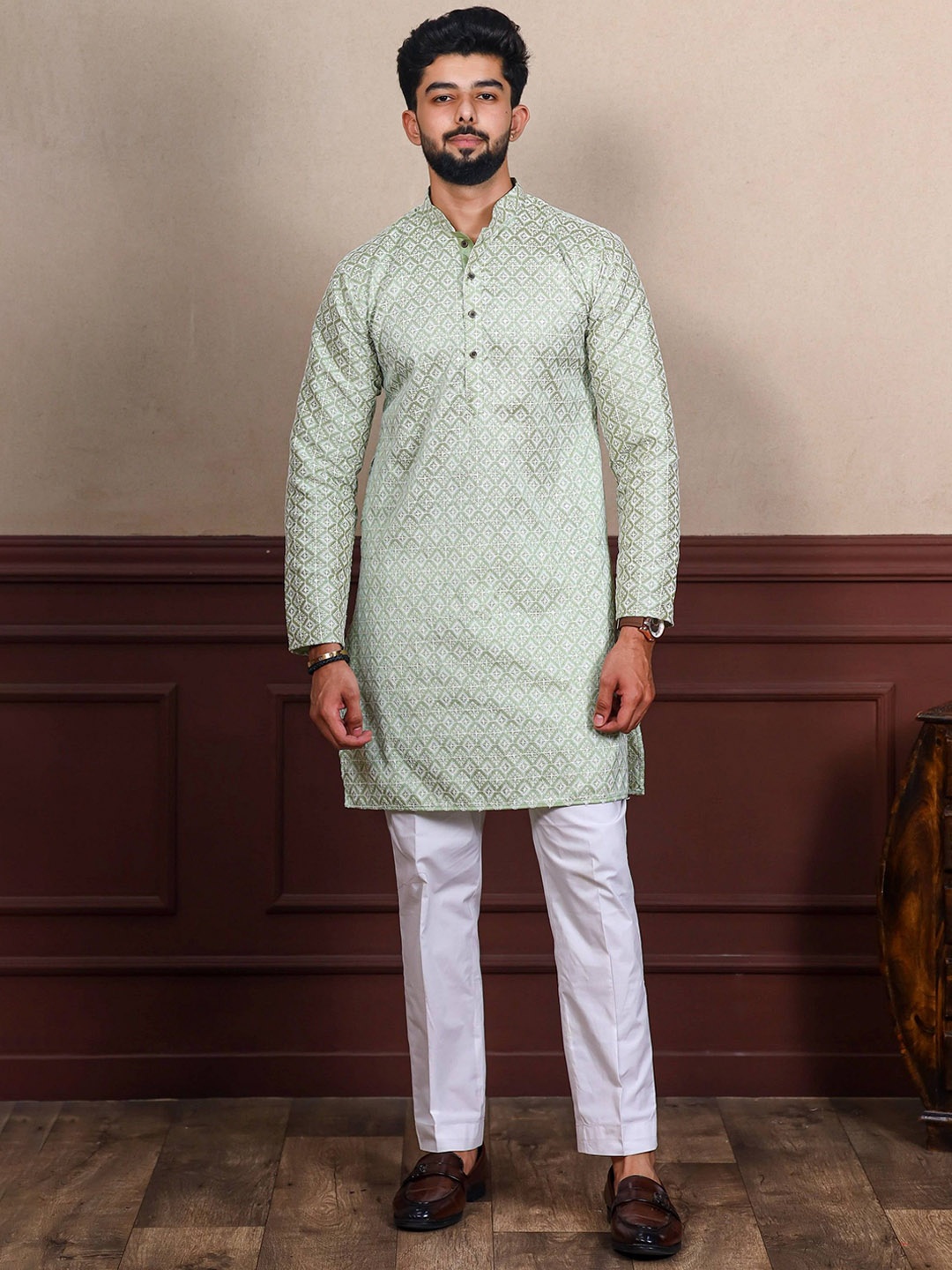 

Koshin Men Sequinned Jacquard Kurta, Green