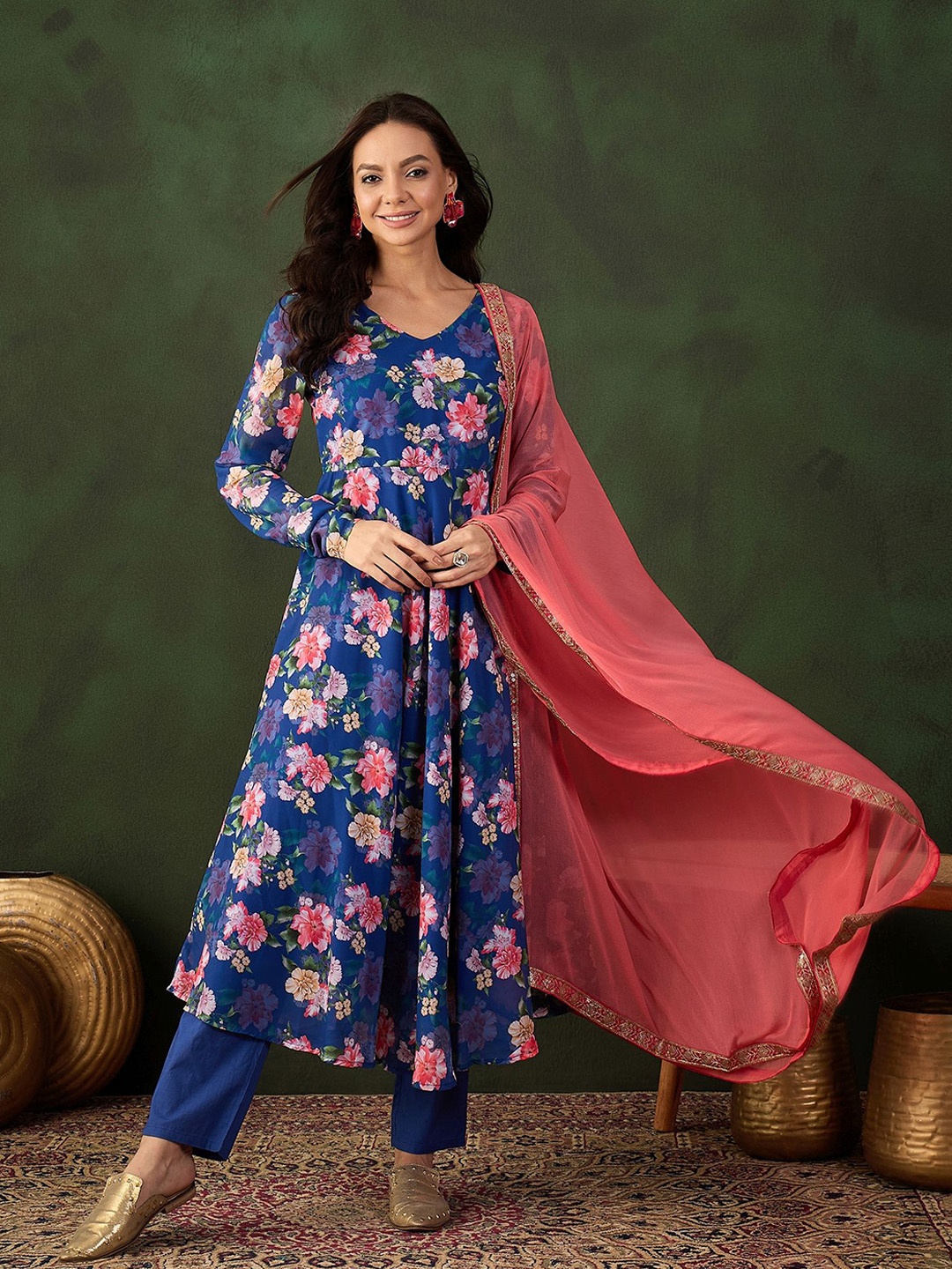 

Sangria Printed Kurta, Trouser With Dupatta, Blue